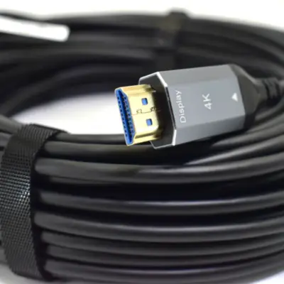 Vista lateral de Cable Hdmi Macho - Macho 15 mts V2.0 4K Fibra Optica