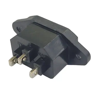 Vista lateral de Ficha C14 Macho Tipo Interlock A Chasis