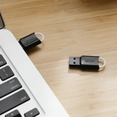 Detalles accesorios de Pendrive 64Gb Usb 2.0 Lexar Jumpdrive V40