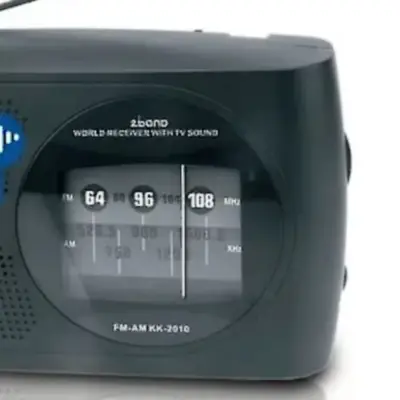 Detalles accesorios de Radio Am/Fm 220V Y Pilas Stromberg Ra-2010