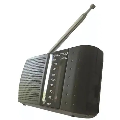 Vista lateral de Radio Portatil Am/Fm Daihatsu D-Rk7 2 Pilas Aa