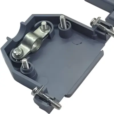 Vista lateral de Tapa Plastica Completa Para Fichas Db25 (Para Ficha Cod. 1505018 Y 1505019)