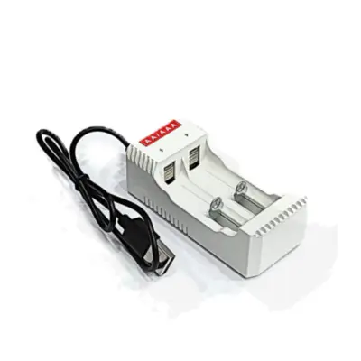 Vista lateral de Cargador Para 2 Pilas Aa Aaa