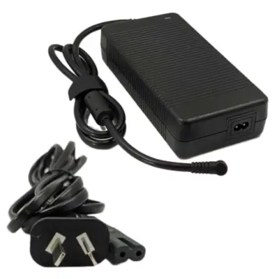 Vista lateral de Fuente 19,5 V 10,3 A Belsic 24268 Cargador P/Notebook Ficha 4,5 X 2,7 Mm C/Pin Interior (H)