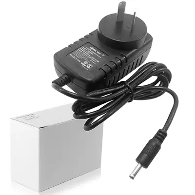 Vista lateral de Fuente Switching 12V 2A Con Ficha 3,0 X 1,1 Mm