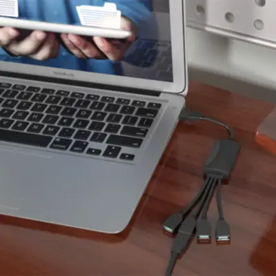 Vista lateral de Hub Usb A 2.0 4 Puertos Tipo Cable Xtech XTC-320