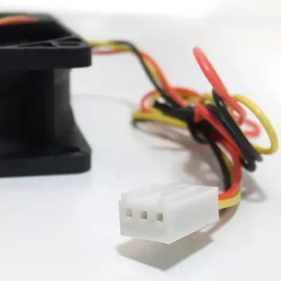 Detalles accesorios de Fan 80Mm 3Pin 25Mm Espesor 2500Rpm Buje Nisuta