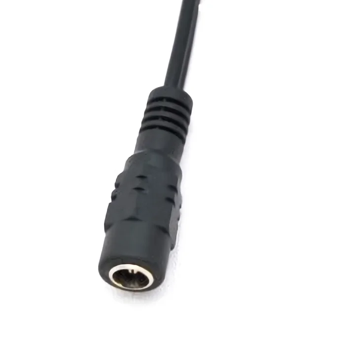 Detalles accesorios de Adaptador Dc Hueco 5,5 X 2,1 Mm Hembra A 2 Machos (Pulpito)