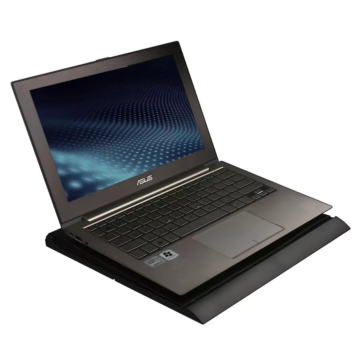 Vista lateral de Base Para Notebook Titan Ttc-G22T Malla Metalica 15 Pulg